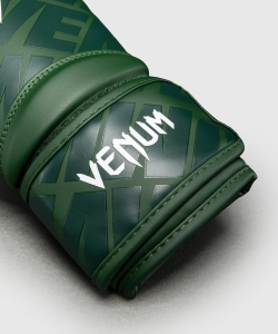 VENUM-06042-687-03.jpg