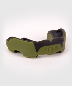 fb9c5def4feb0e9e06ed384d3e0739ee0fb525c3_MOUTHGUARDS_PREDATOR_KHAKI_BLACK_SD_02.jpg