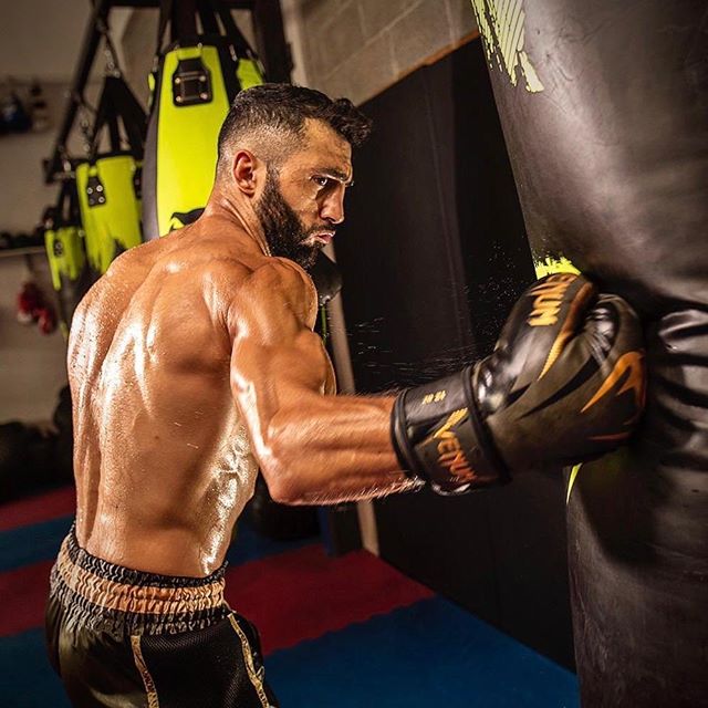 Pierwsze rękawice bokserskie - jakie wybrać i jak o nie prowidłowo zadbać.