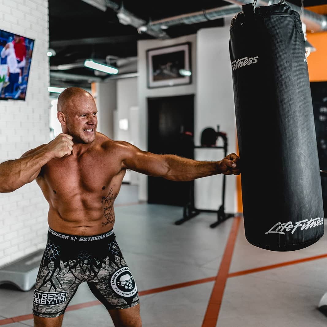 Jak ćwiczyć na worku bokserskim i czy warto go w ogóle kupić?