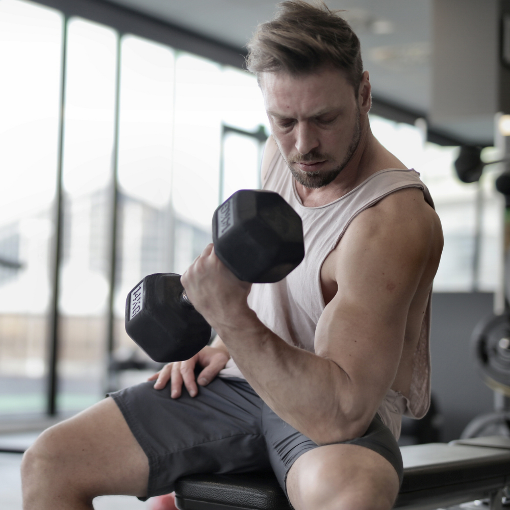 Co to jest hipertrofia mięśniowa, czyli jak ćwiczyć na siłowni, aby rozbudować mięśnie?