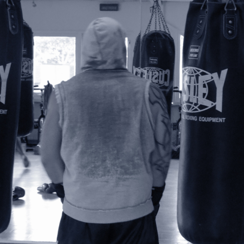 Lęk Przed Pierwszym Treningiem Sportów Walki: Jak Go Przezwyciężyć i Czerpać Zyski